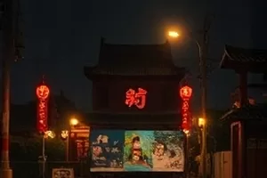 人文纪实《北纬四十度》封面：清晨街边早餐摊升起的白色热气
